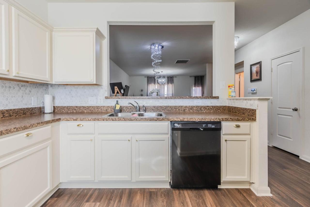 Luxury 5Br Dallas Retreat With Business Amenities - Perfect For Business Travelers, Families & Groups エクステリア 写真