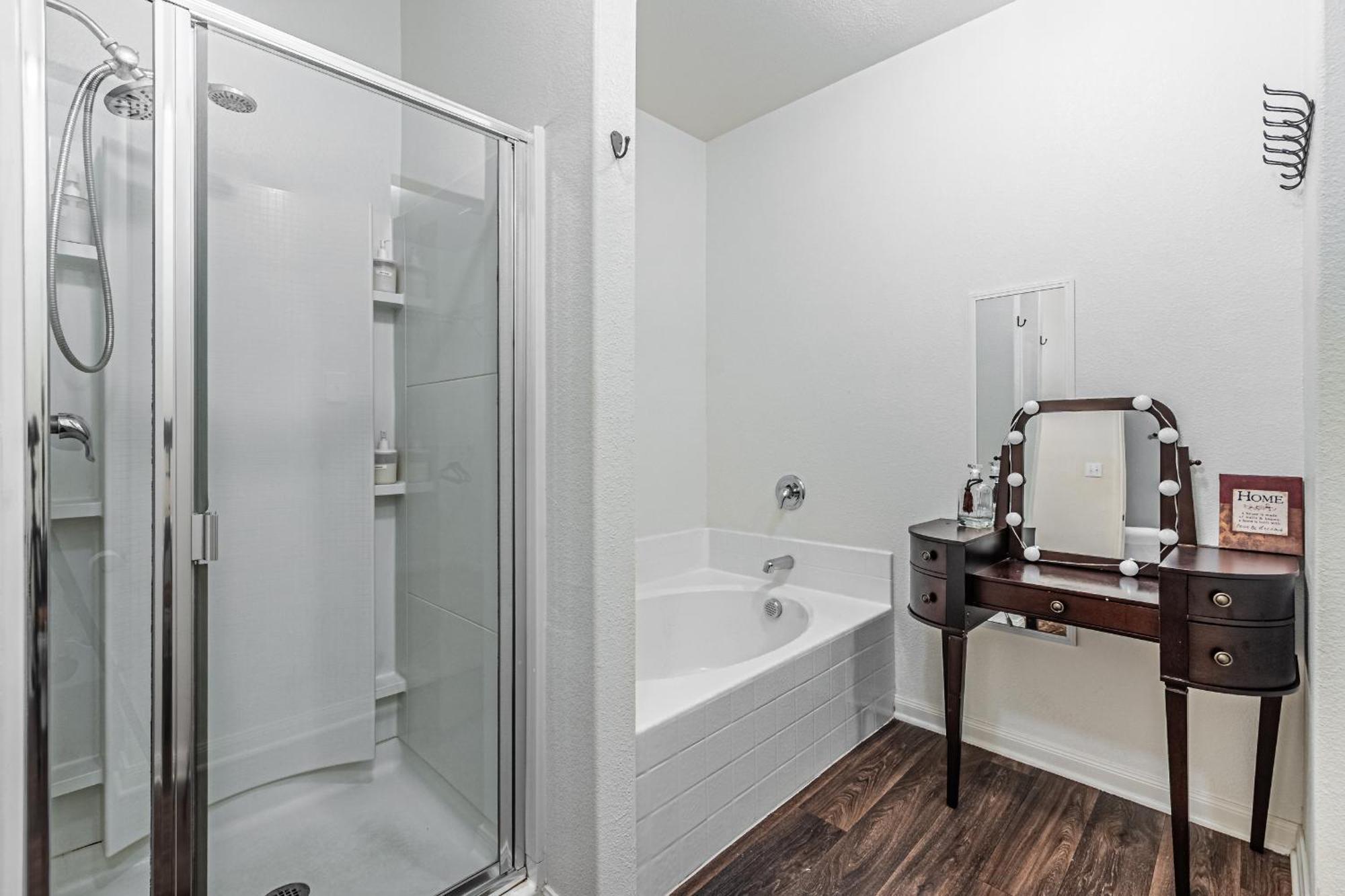 Luxury 5Br Dallas Retreat With Business Amenities - Perfect For Business Travelers, Families & Groups エクステリア 写真