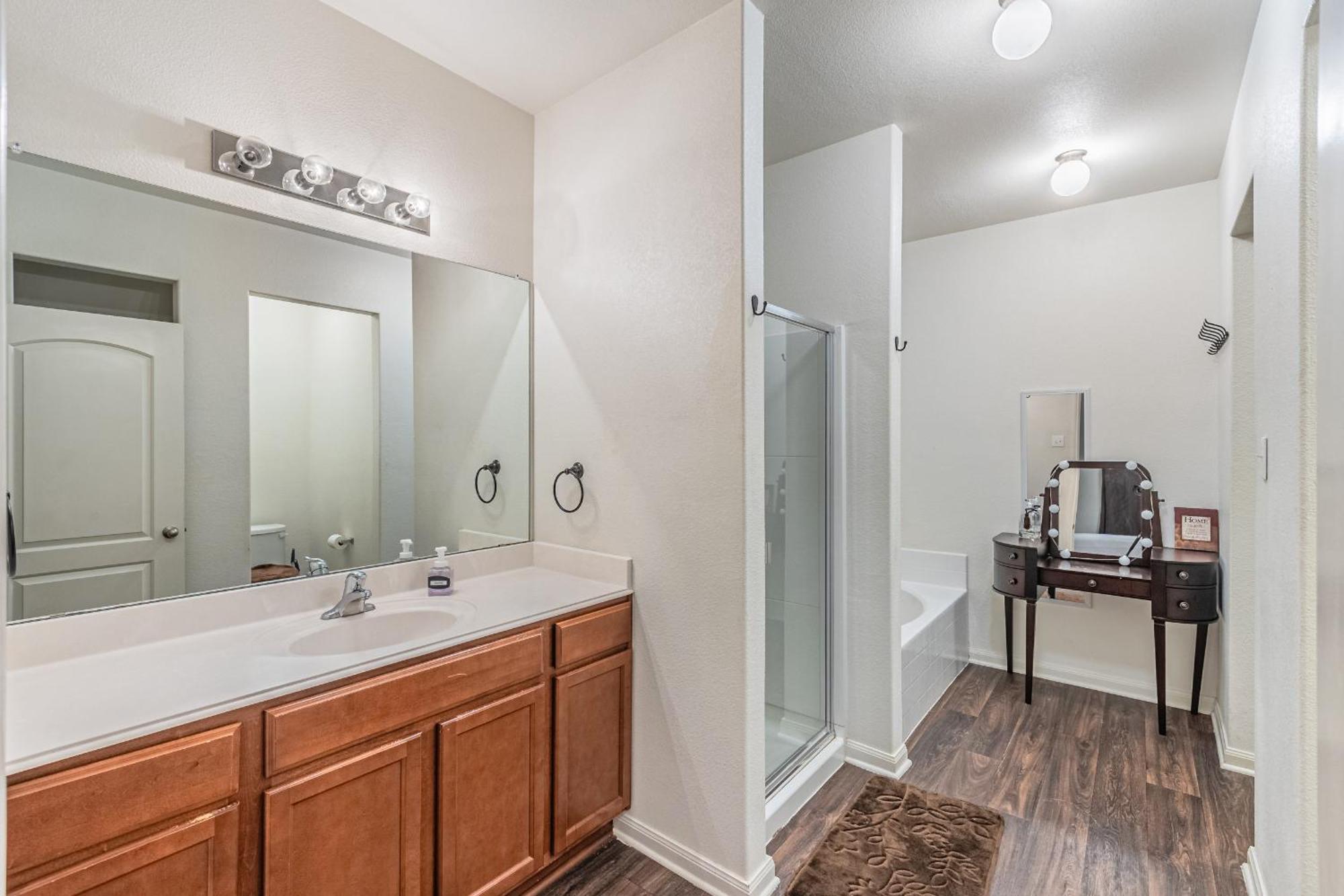 Luxury 5Br Dallas Retreat With Business Amenities - Perfect For Business Travelers, Families & Groups エクステリア 写真